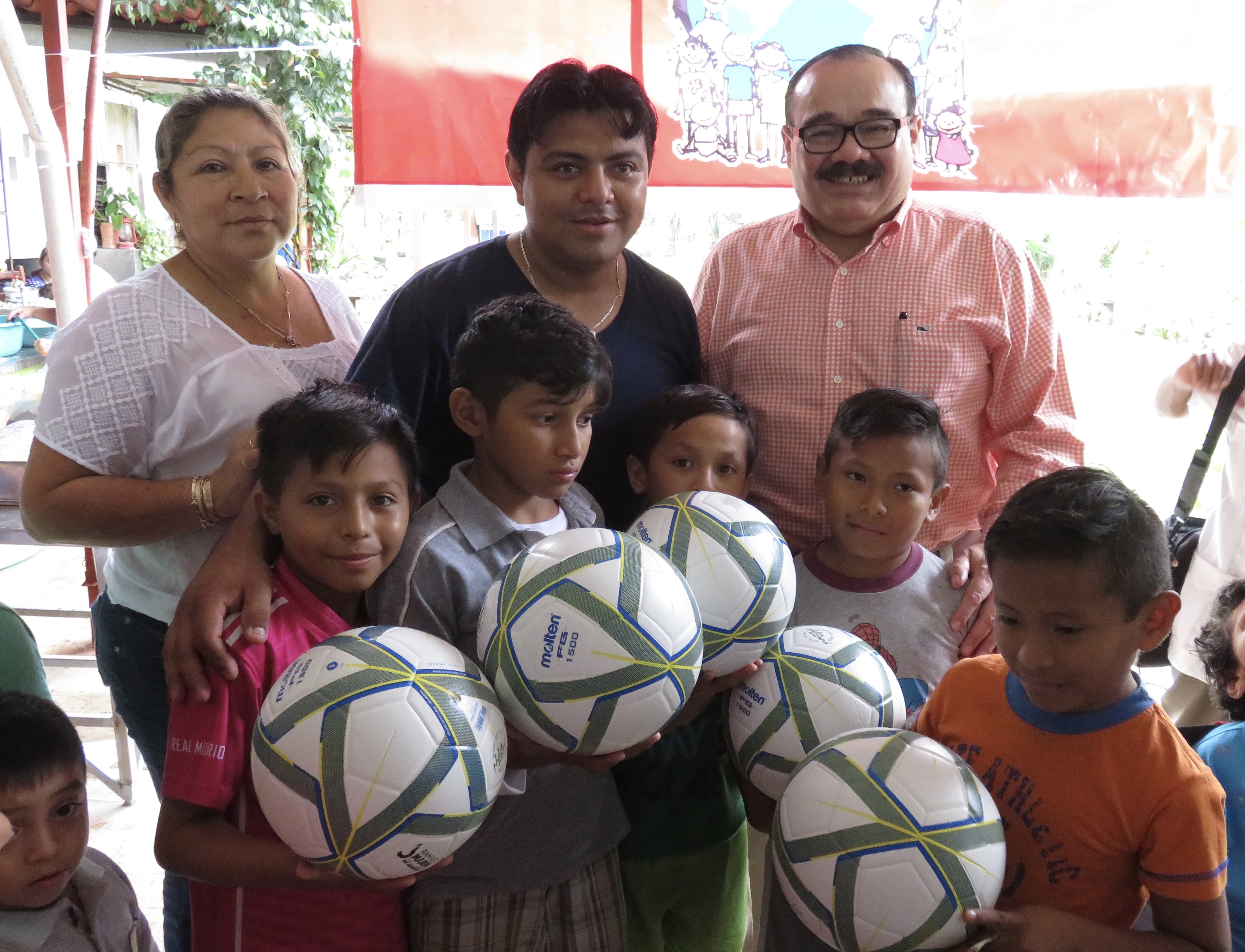 Diputado visita asociación y se compromete a ayudarlos